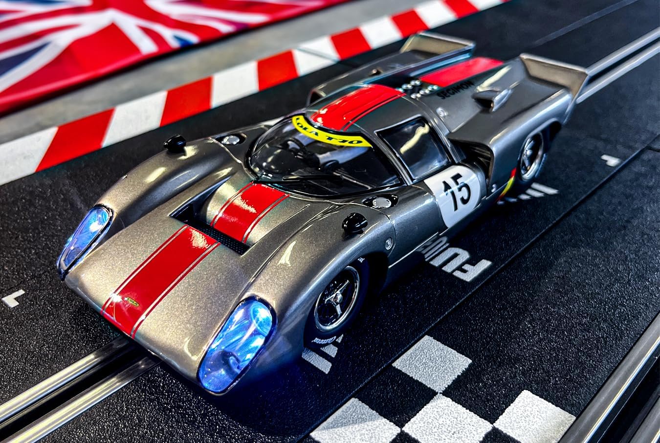 Amazon | Carrera 23957 Lola T70 MKIIIb No.15 1:24スケール デジタル